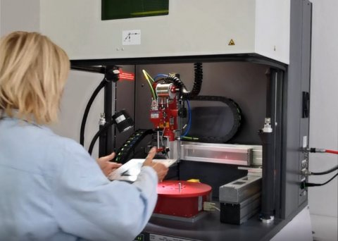 激光丝瓜影视色版与全自动丝瓜影视色版各自的特点及优点